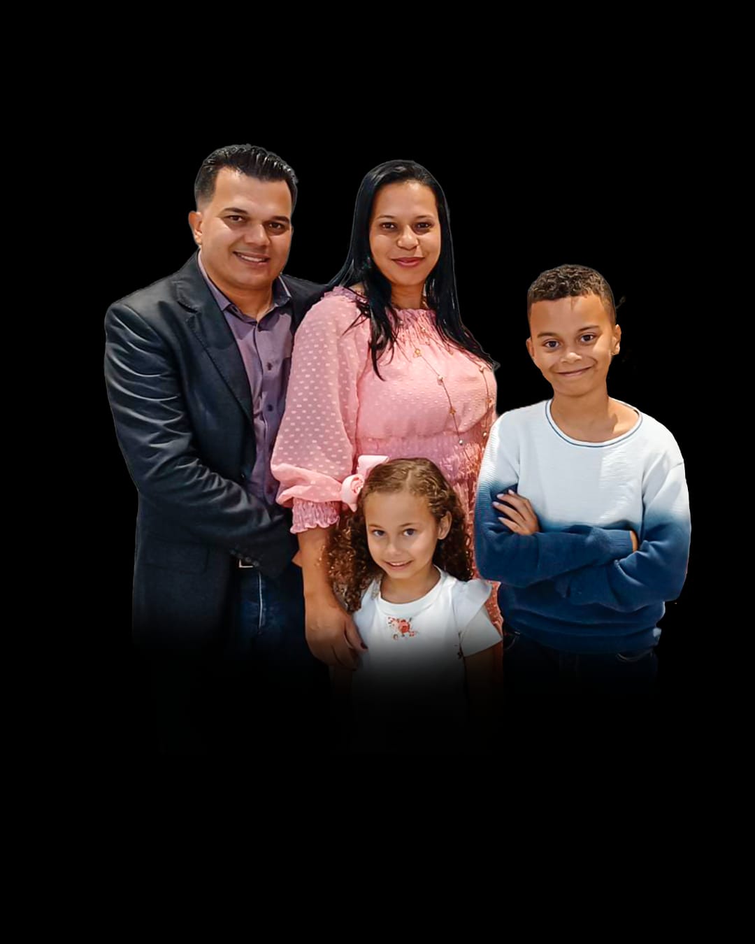Pastor Marcos Sena com sua família — esposa Cleidilaine, e os filhos Thiago e Isabelly